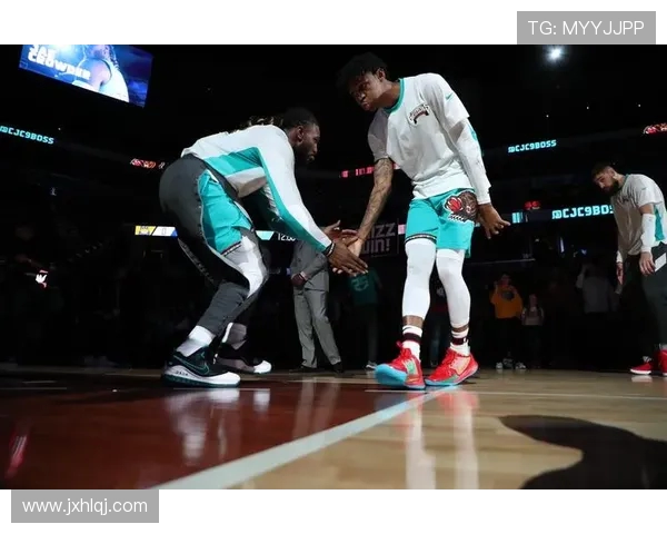 勇士与灰熊季后赛激战回顾球员表现与战术分析全景呈现